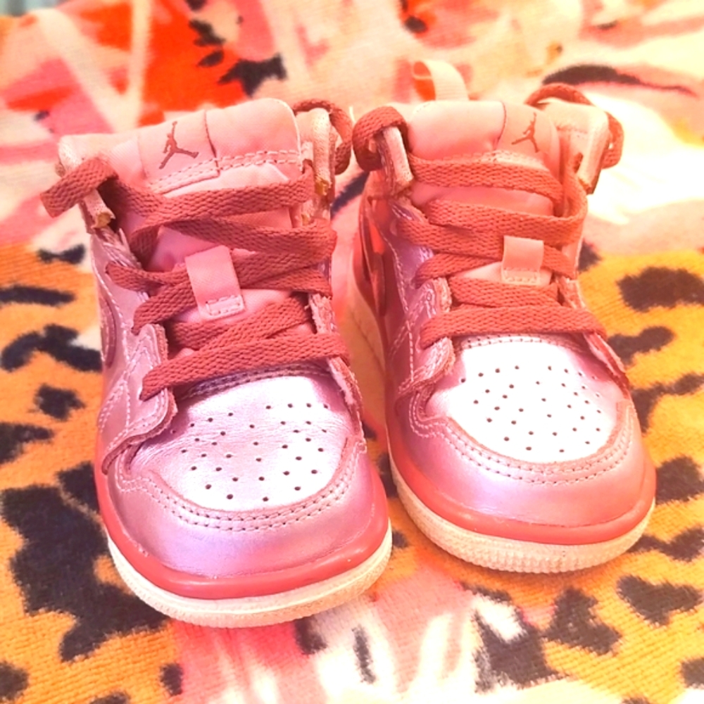 CHILDS NIKE SNEAKERS